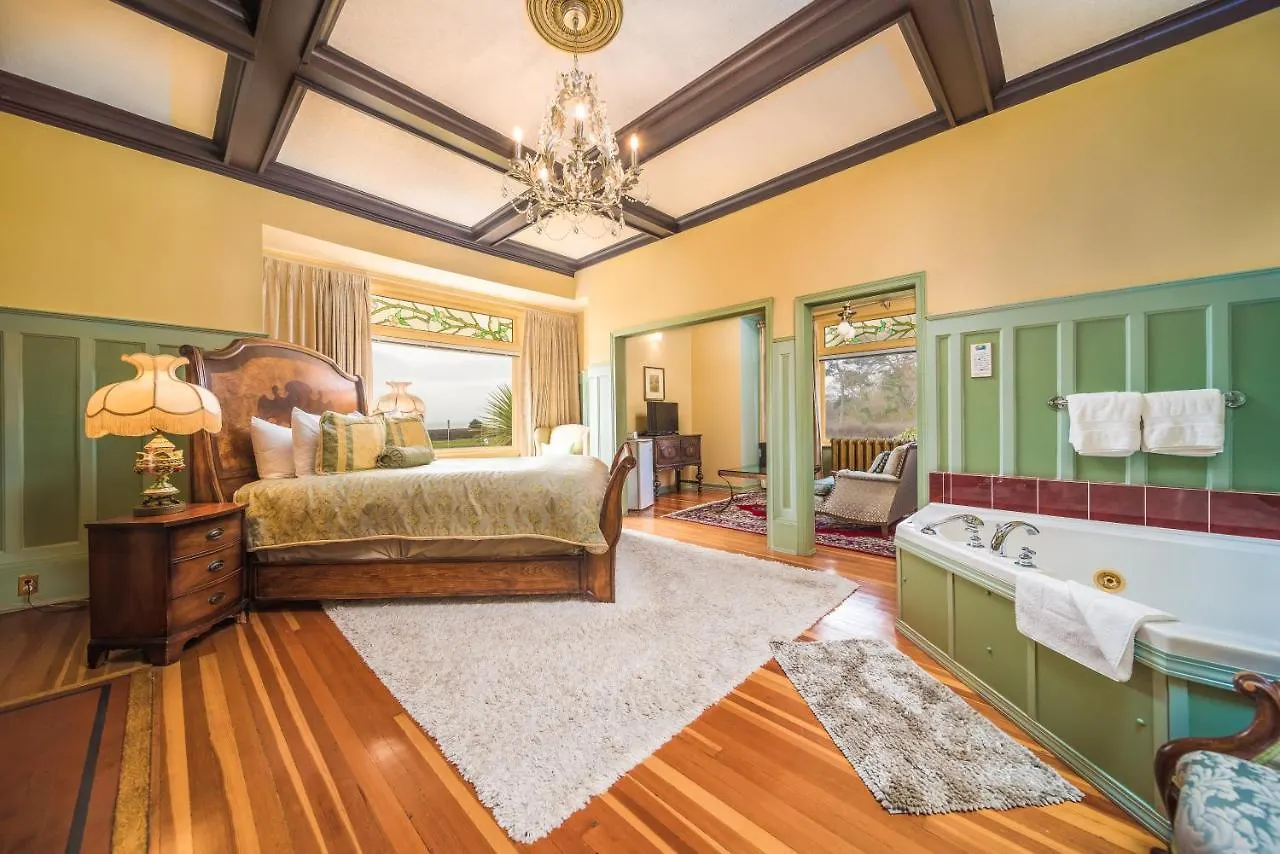 Dashwood Manor Seaside Bed & Breakfast
