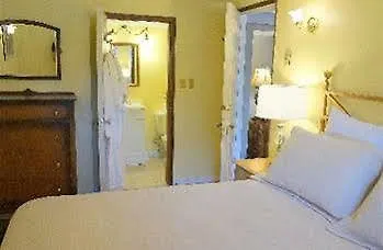 Dashwood Manor Seaside Bed & Breakfast Victoria