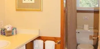 Dashwood Manor Seaside Bed & Breakfast  Victoria