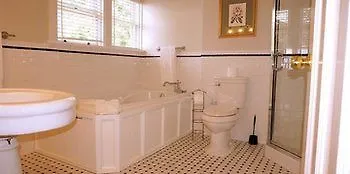 Dashwood Manor Seaside Bed & Breakfast Victoria