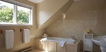 Dashwood Manor Seaside Bed & Breakfast