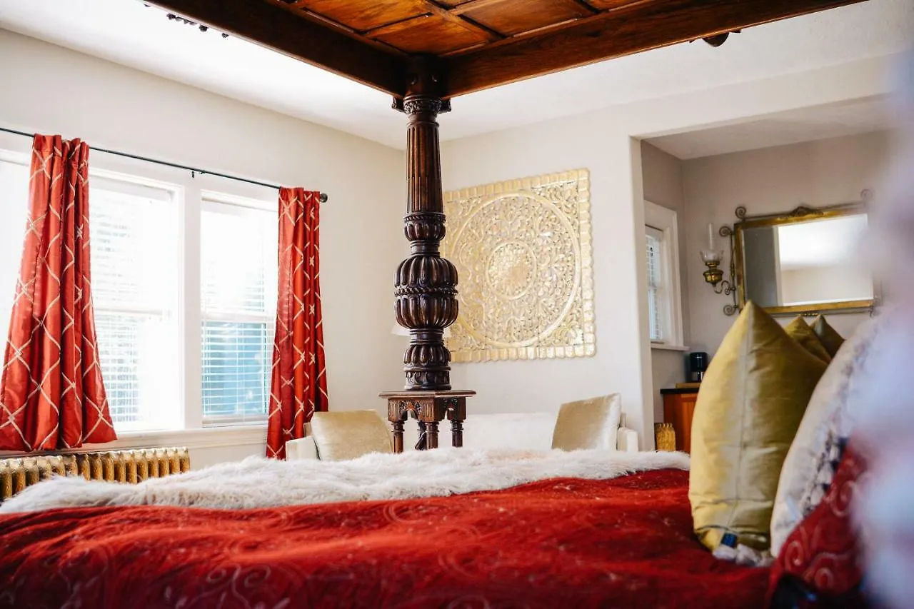 Dashwood Manor Seaside Bed & Breakfast